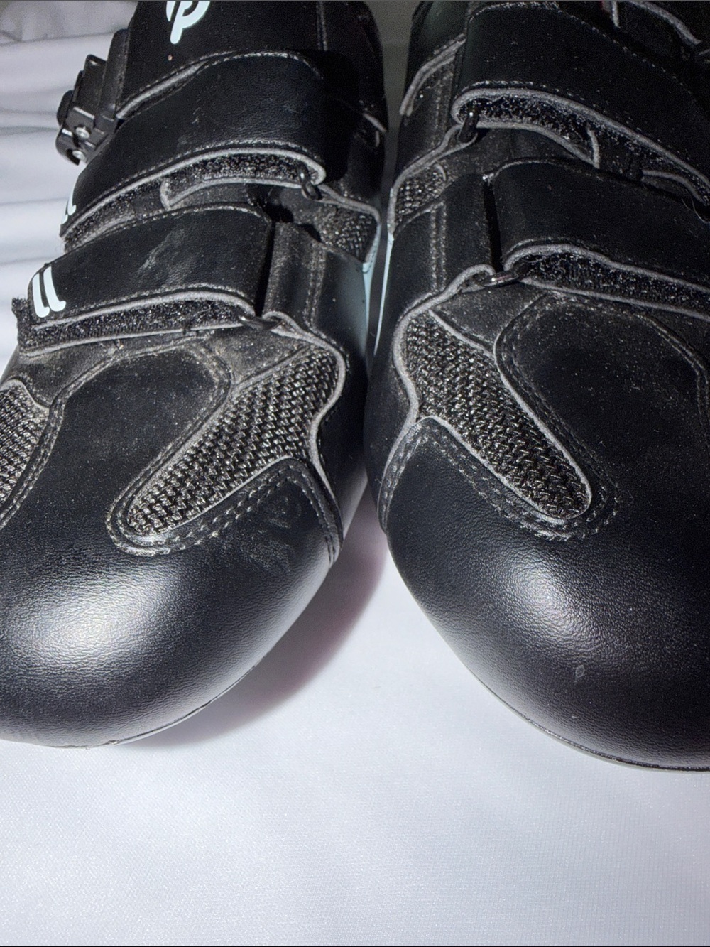 Peloton Black Cycling Shoes with Red Lining - Picture 4 of 10
